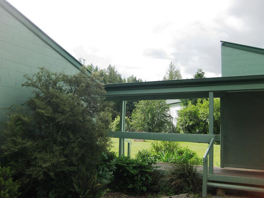 Alpine Holiday Apartments & Campground แฮนเมอร์สปริงส์ ภายนอก รูปภาพ