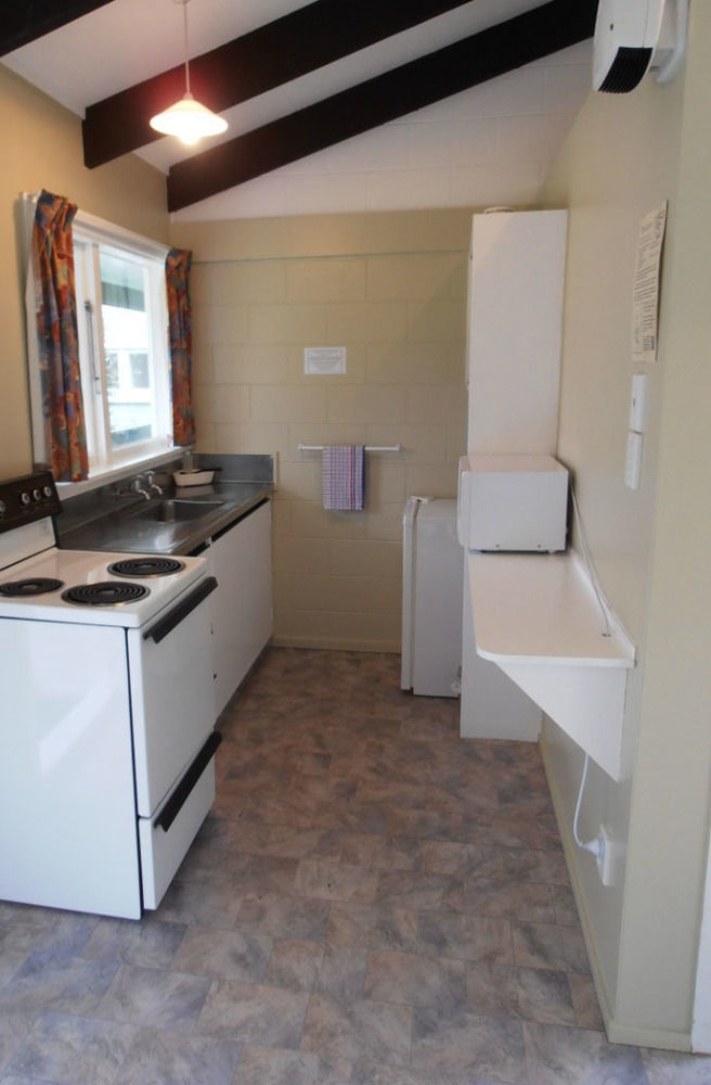 Alpine Holiday Apartments & Campground แฮนเมอร์สปริงส์ ภายนอก รูปภาพ