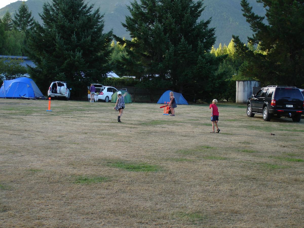 Alpine Holiday Apartments & Campground แฮนเมอร์สปริงส์ ภายนอก รูปภาพ