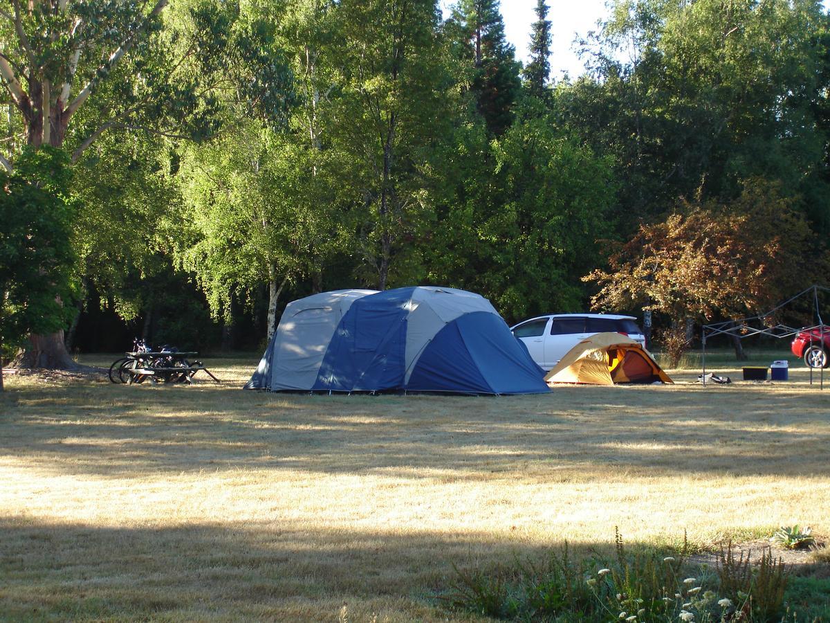 Alpine Holiday Apartments & Campground แฮนเมอร์สปริงส์ ภายนอก รูปภาพ