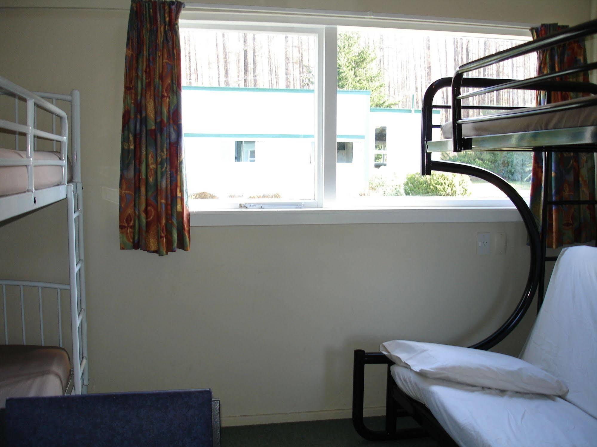 Alpine Holiday Apartments & Campground แฮนเมอร์สปริงส์ ภายนอก รูปภาพ