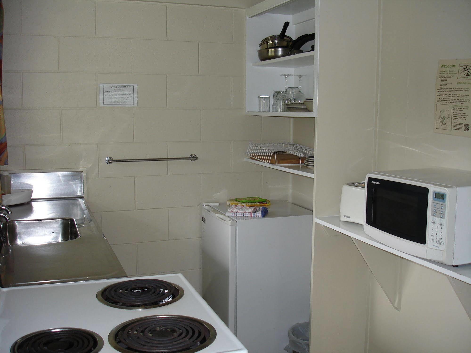Alpine Holiday Apartments & Campground แฮนเมอร์สปริงส์ ภายนอก รูปภาพ