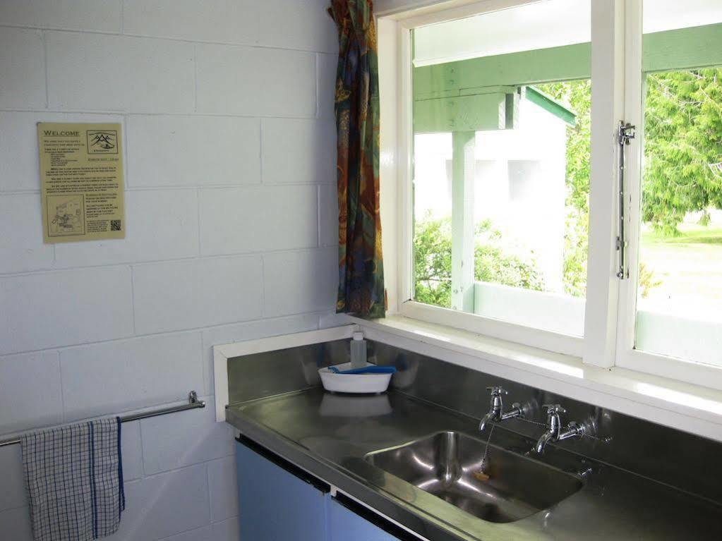 Alpine Holiday Apartments & Campground แฮนเมอร์สปริงส์ ภายนอก รูปภาพ