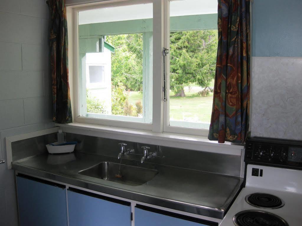 Alpine Holiday Apartments & Campground แฮนเมอร์สปริงส์ ภายนอก รูปภาพ