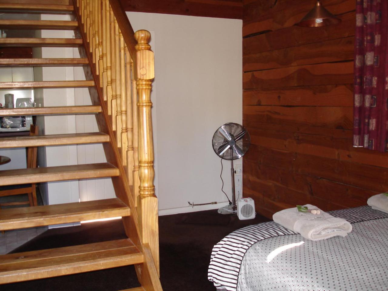 Alpine Holiday Apartments & Campground แฮนเมอร์สปริงส์ ภายนอก รูปภาพ