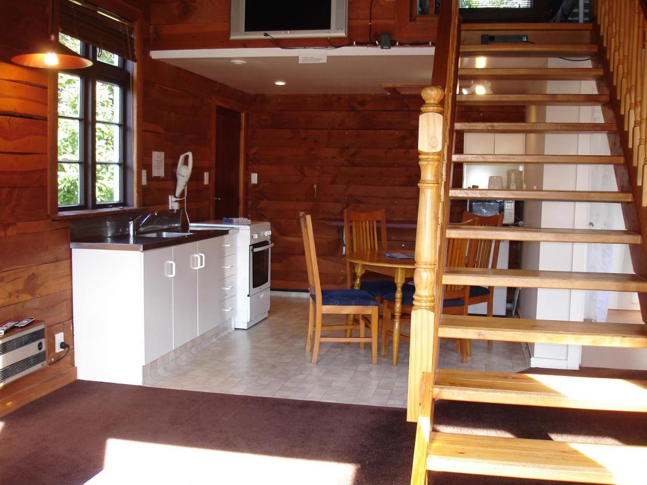 Alpine Holiday Apartments & Campground แฮนเมอร์สปริงส์ ภายนอก รูปภาพ